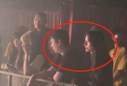 几千万网红电梯吃瓜,揭秘千万网友热议背后的秘密